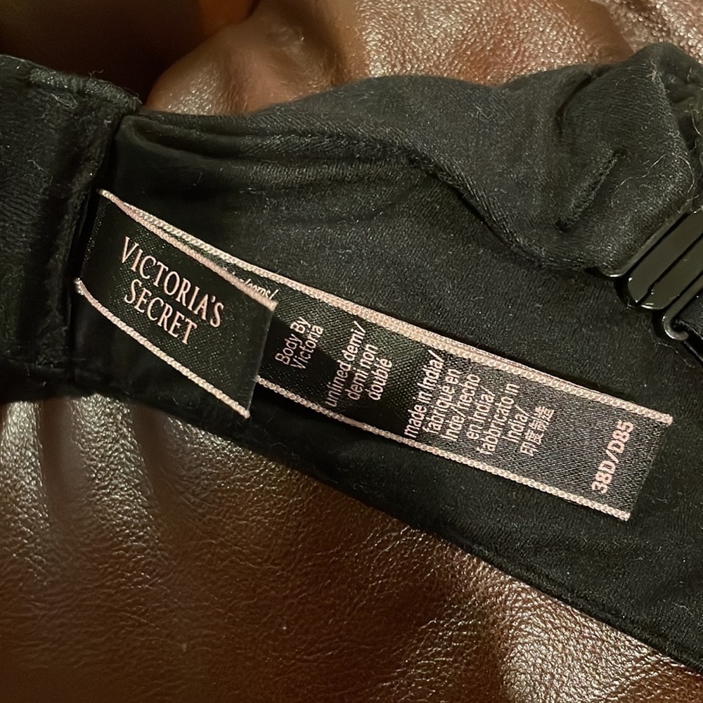 EUC 38D Victoria’s Secret bra - Body by Victoria. - Picture 6 of 6